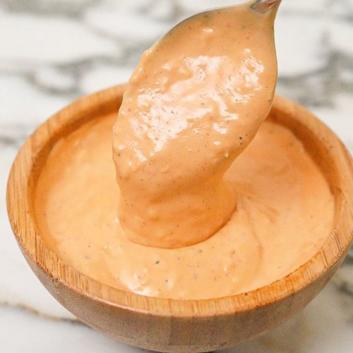 A-bowl-of-creamy-spicy-and-sweet-chilli-mayo-sauce-perfect-for-dipping-or-spreading-served-with-fresh-ingredients