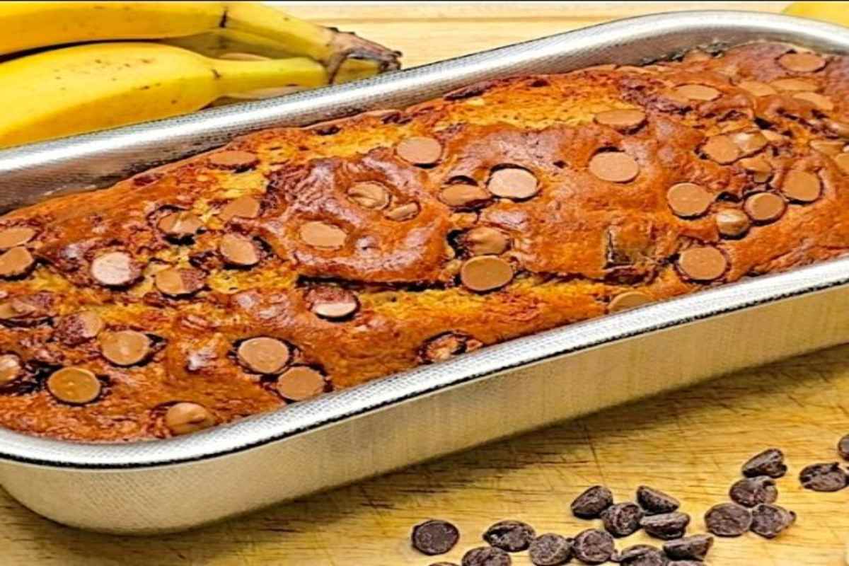 Easy Chocolate Chip Banana Cake Recipe